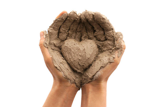 argile coeur mains